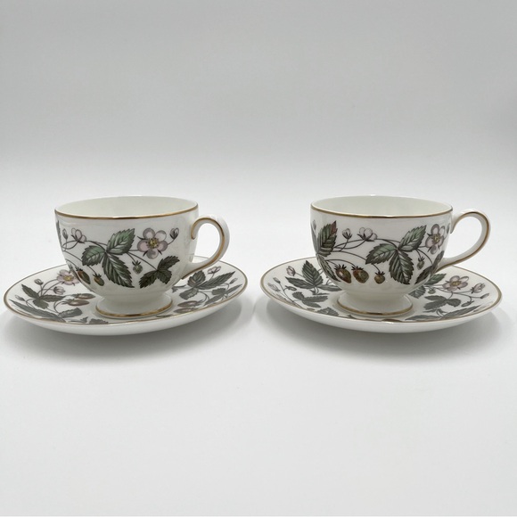Set of 2 Wedgwood Strawberry Hill Cup & Saucer Bone China England - Picture 1 of 7